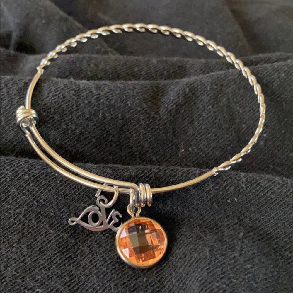 Expandable charm bracelet
